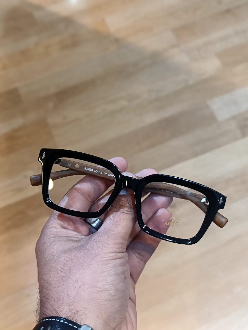 Wood arms glasses